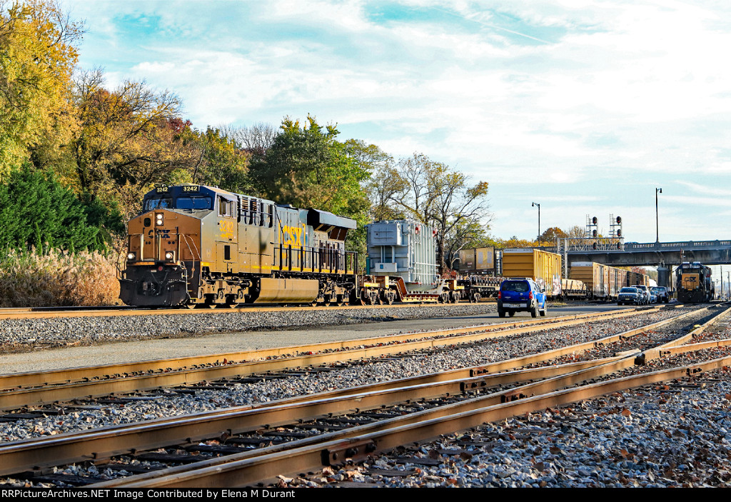 CSX 3242 on M-410